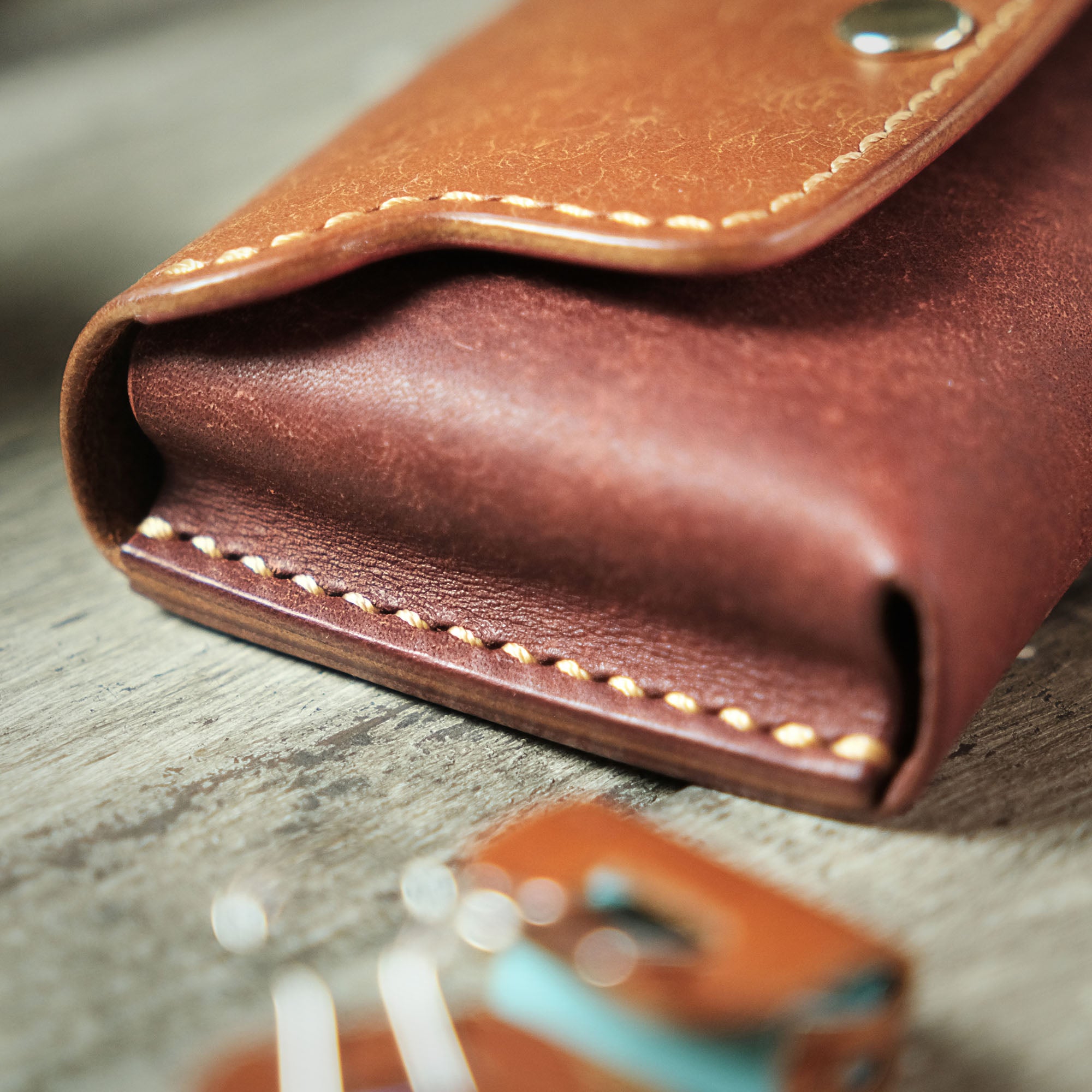 Close-up of the wallet’s side, showcasing the Compact Plump Wallet’s plump thickness.