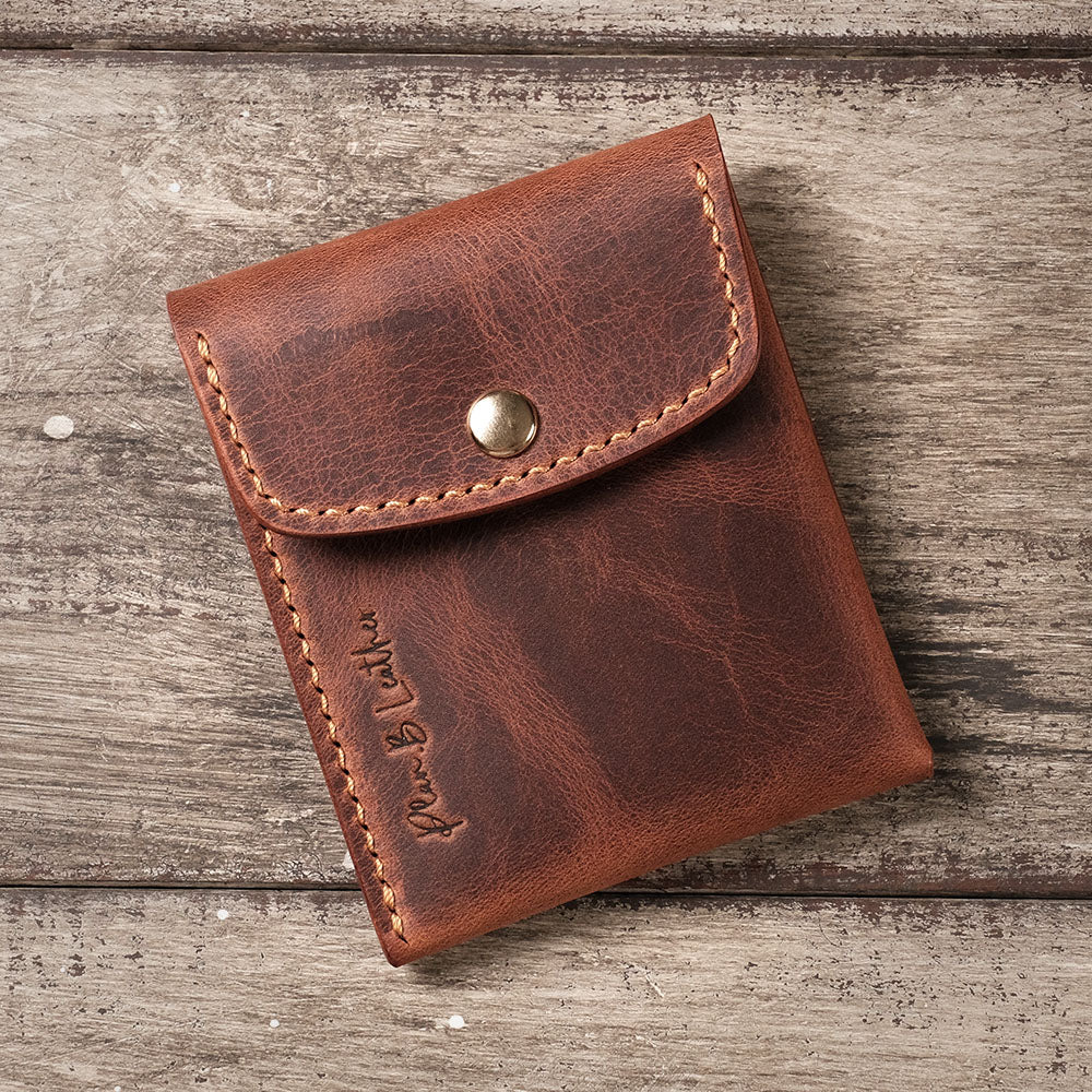 Front view of the Minimalist Wallet with Simple Structure.