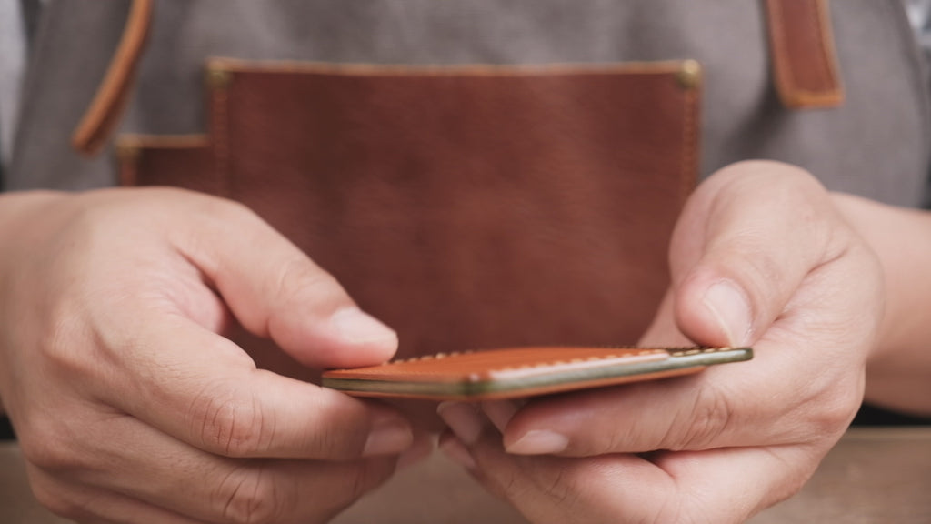 Product video showcasing the 3-pocket design and features of the Hills Card Holder.